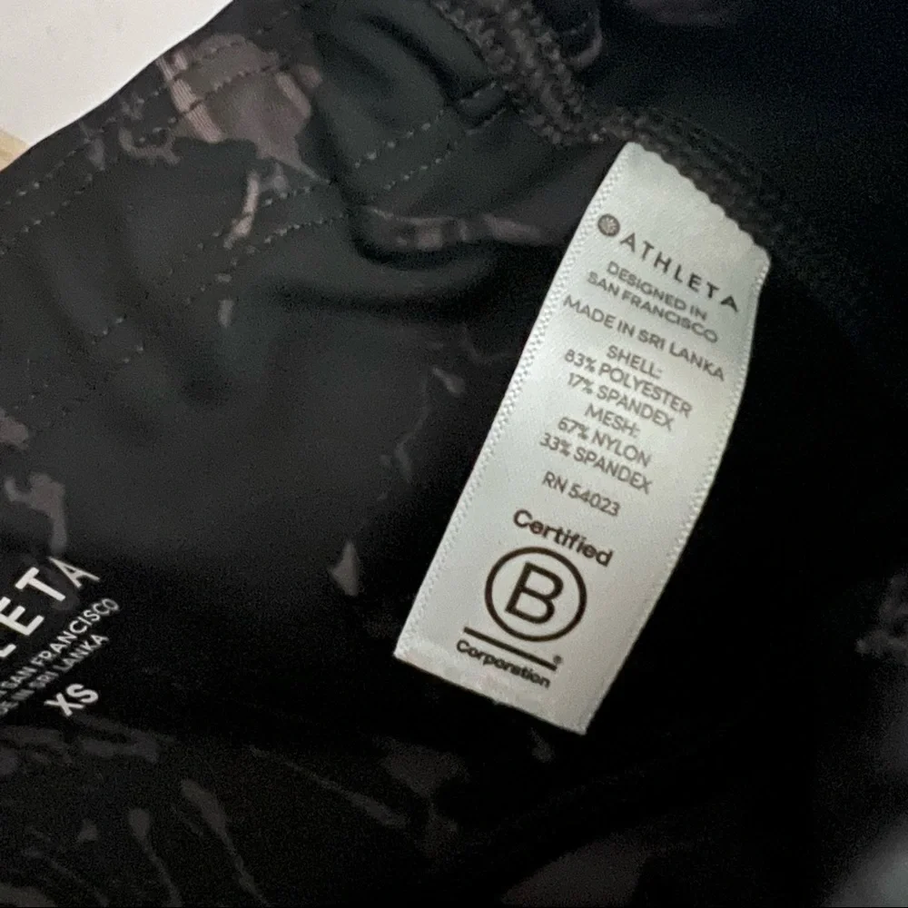 athleta | velocity stash pocket 7/8 tight marble legging
